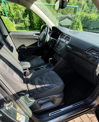 Volkswagen Tiguan cena 109000 przebieg: 107000, rok produkcji 2017 z Bolesławiec małe 191